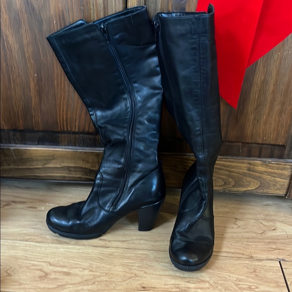 Rieker size 6 - Elegant Black Leather Knee-High Boots